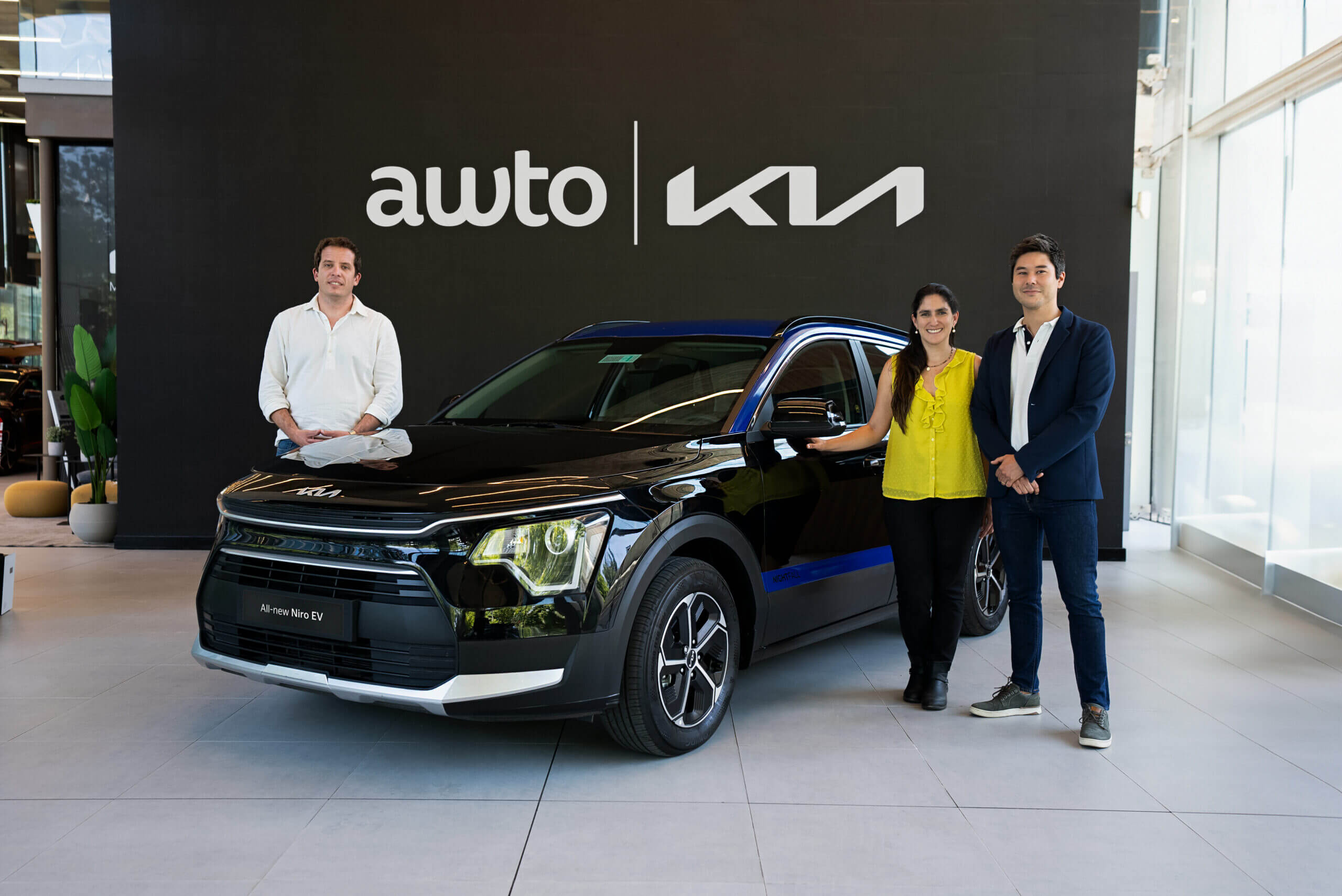 El Kia Niro HEV ahora disponible en la categoría Híbrido Nightfall de Awto